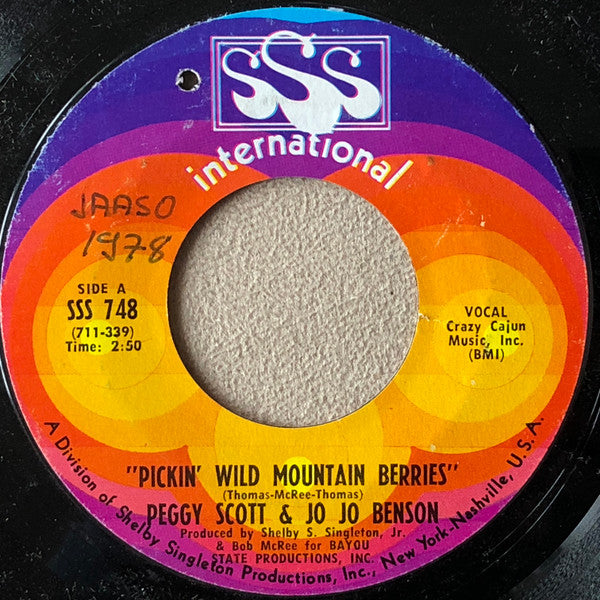 Peggy Scott & Jo Jo Benson : Pickin' Wild Mountain Berries (7", Pit)