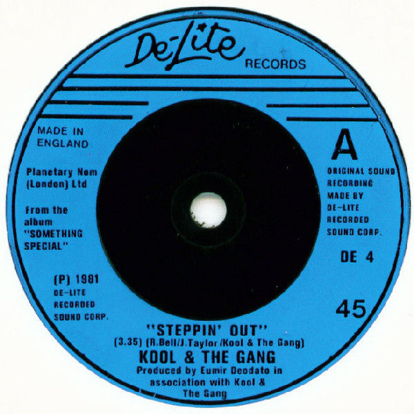 Kool & The Gang : Steppin' Out (7", Single, Pap)