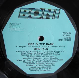 Girl Talk (4) : Kiss In The Dark (12", Maxi)