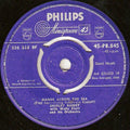 Shirley Bassey With Wally Stott & His Orchestra : Hands Across The Sea (7", Single, 3-P)