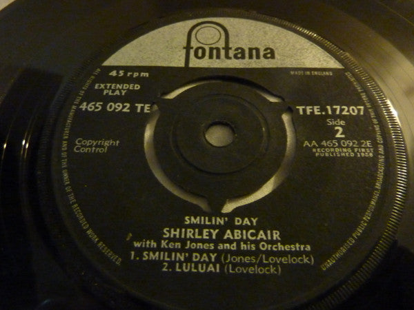 Shirley Abicair : Smilin' Day  (7", EP)