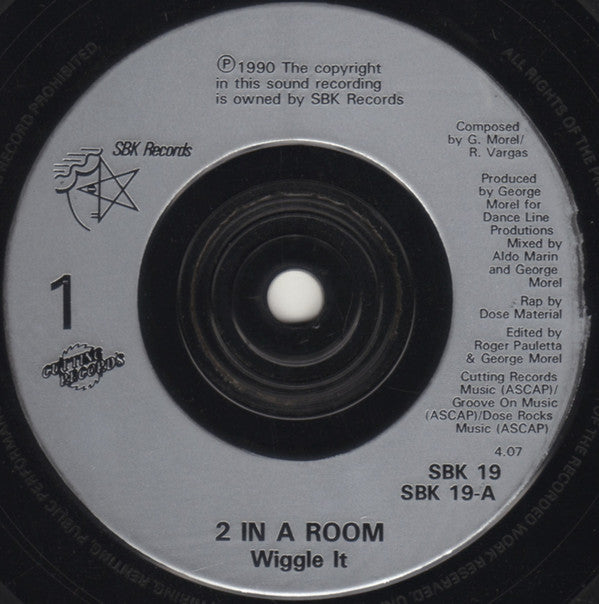 2 In A Room : Wiggle It (7", Single, Sil)