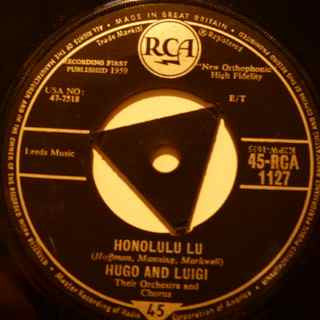 Hugo & Luigi Their Orchestra And Chorus : La Plume De Ma Tante / Honolulu Lu (7", Single)