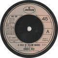Charlie Rich : A Field Of Yellow Daisies (7", Single)