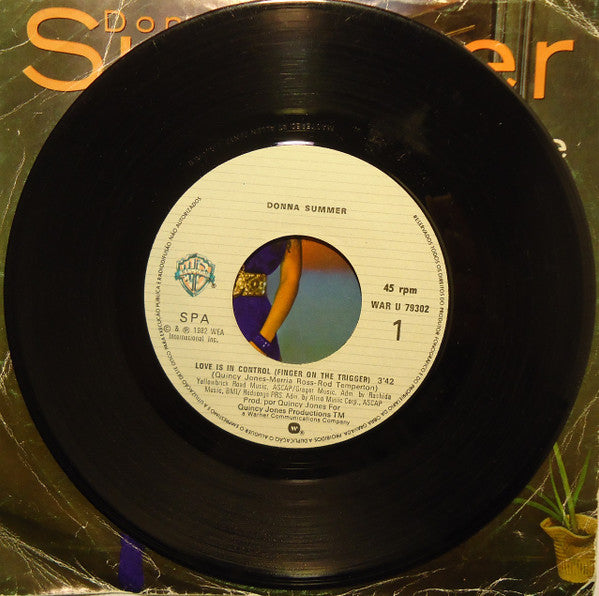 Donna Summer : Love Is In Control (Finger On The Trigger) (7", Single)