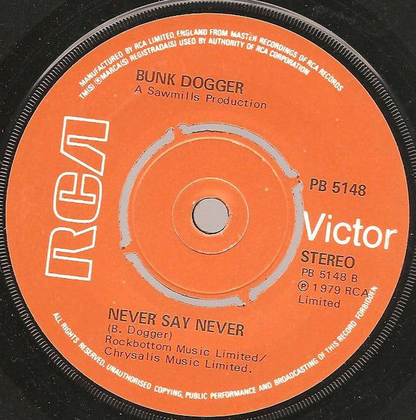 Bunk Dogger : Women In Uniform (7", Single)