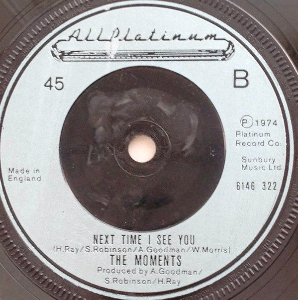 The Moments : It Don't Rain In My Back Yard (7", Single, Sol)