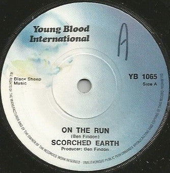 Scorched Earth (3) : On The Run (7", Single, Sol)