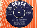 Anthony Newley : There's No Such Thing As Love (7", Single)
