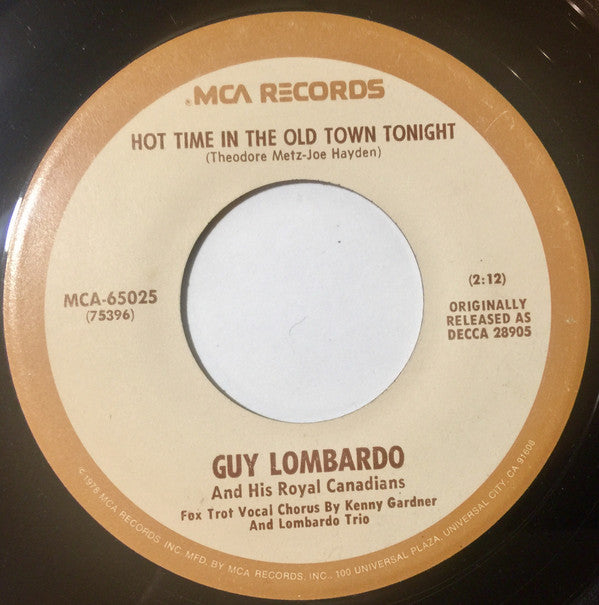 Guy Lombardo And His Royal Canadians : Auld Lang Syne / Hot Time In The Old Town Tonight (7", Single, RE, Bro)