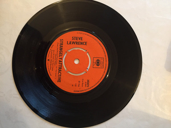 Steve Lawrence (2) : Strangely Attractive (7", Single, Mono)