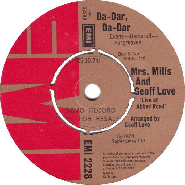 Mrs. Mills And Geoff Love : Smile, Smile, Smile (7", Single, Promo)